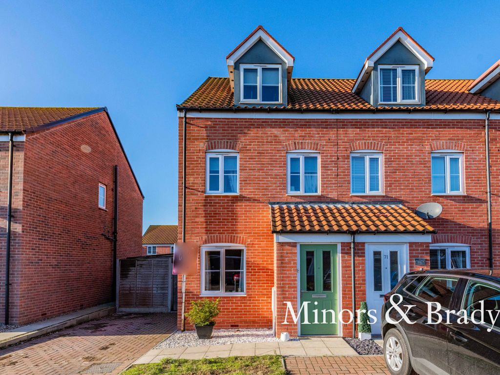 3 bed end terrace house for sale in Howard's Way, Bradwell, Great
