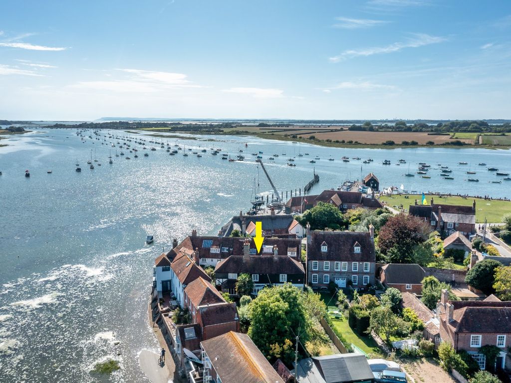 2 bed terraced house for sale in High Street, Bosham, Chichester, West