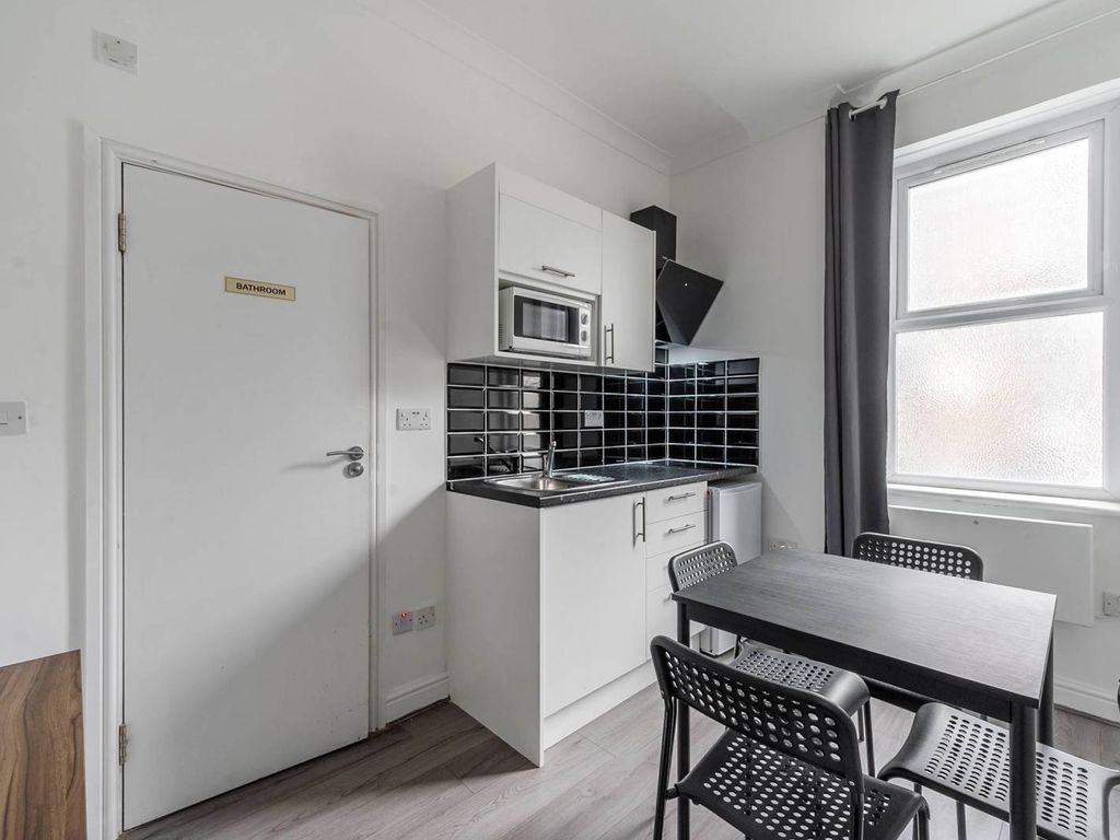 Studio to rent in Swinton Street, King's Cross, London WC1X, £1,700 pcm