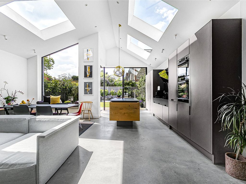 4 bed terraced house for sale in Etchingham Park Road, Finchley, London