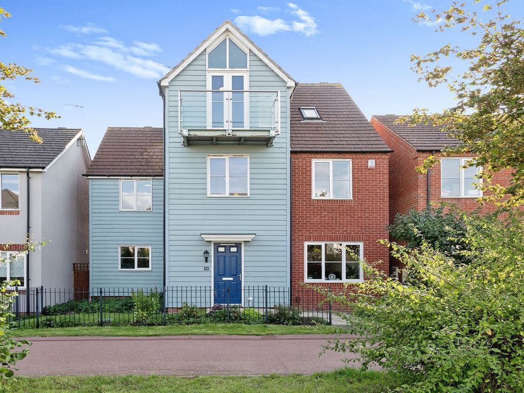 6 bed detached house for sale in Watercress Way, Broughton, Milton