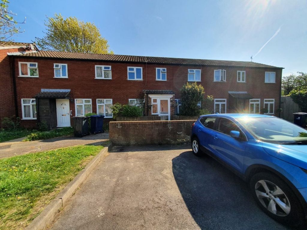 4 bed terraced house for sale in St. Pauls Close, London W5, £650,000