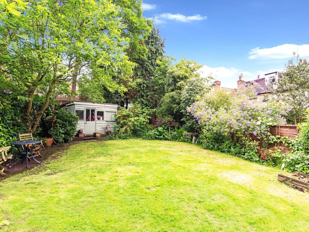 2 bed flat for sale in Cromwell Avenue, Highgate Village, London N6, £