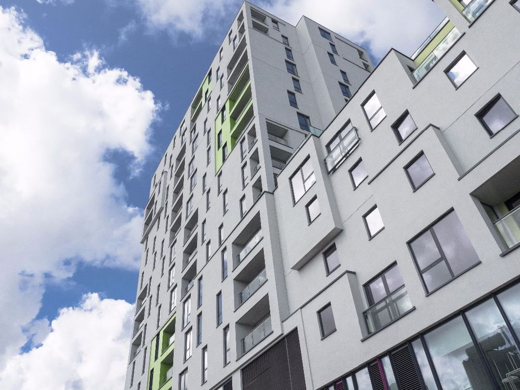 2 bed flat to rent in Chancellor House, 395 Rotherhithe New Road