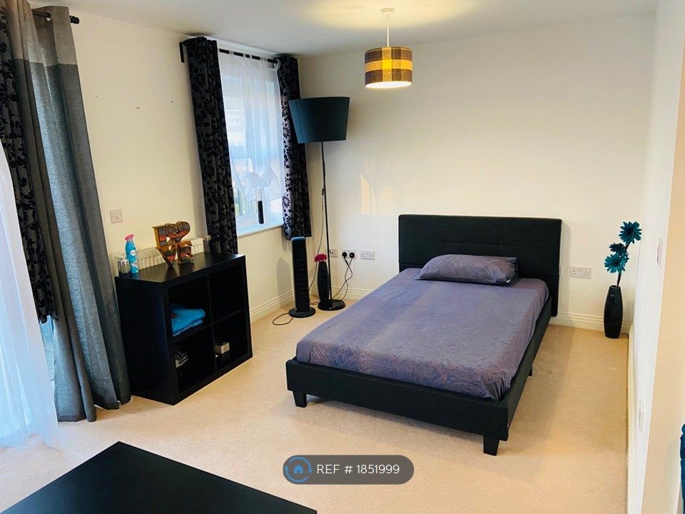 Room to rent in Autumn Way, West Drayton UB7, £895 pcm Zoopla