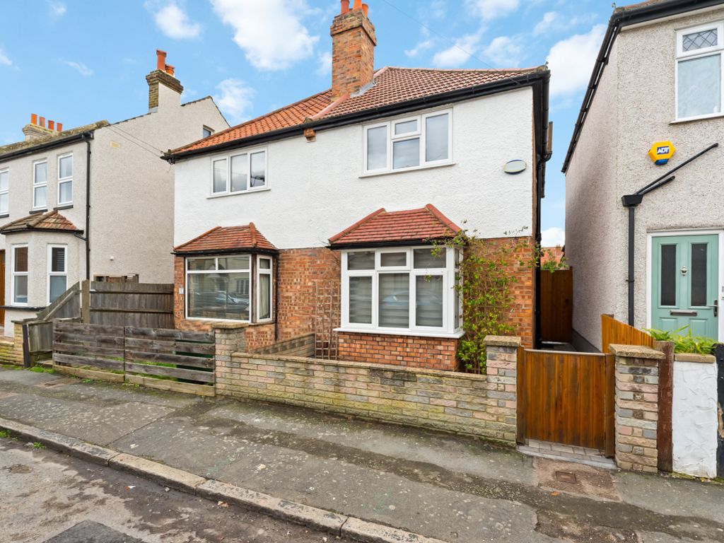 3 bed semidetached house for sale in York Street, Mitcham Junction