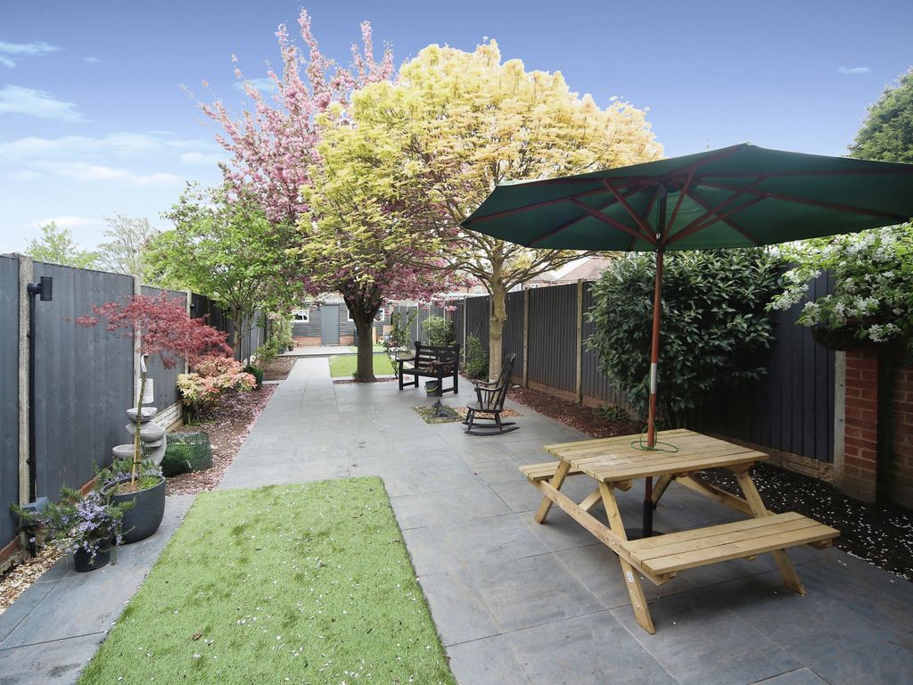 3 bed semidetached house for sale in Melton Avenue, Solihull B92, £