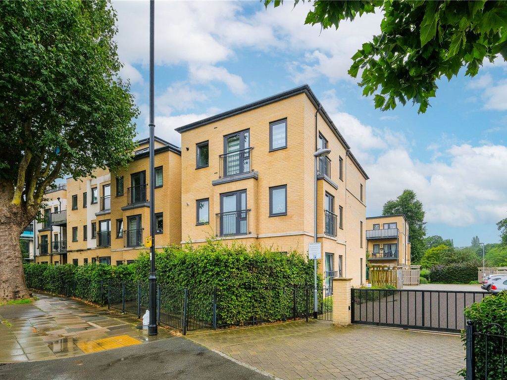 2 bed flat for sale in Bole Court, 70 Cecil Road, Enfield EN2, £375,000