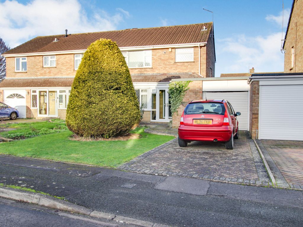 3 Bed Semi Detached House For Sale In Calder Close Greenmeadow