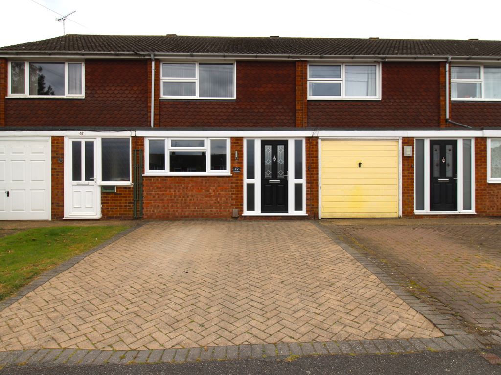 2 bed terraced house to rent in Stratton Green, Aylesbury HP21, £1,500