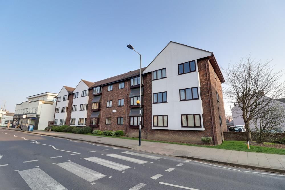 2 bed flat for sale in Leigh Road, LeighOnSea SS9, £270,000 Zoopla