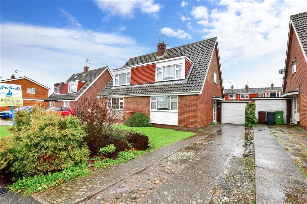 3 bed semidetached house for sale in North Down, Staplehurst