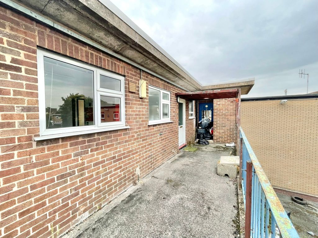 2 bed flat for sale in The Parade, Donnington, Telford TF2 Zoopla