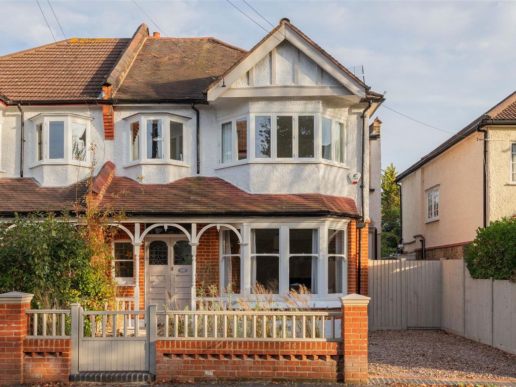 4 bed semidetached house for sale in Beresford Road, London E4, £