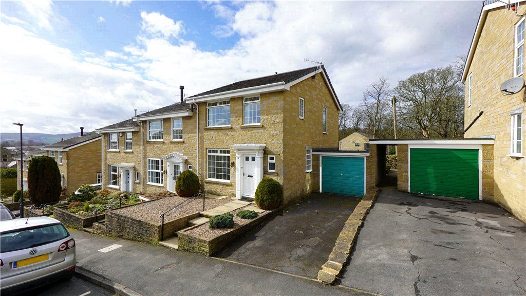 3 bed end terrace house for sale in St. Stephens Close, Skipton, North