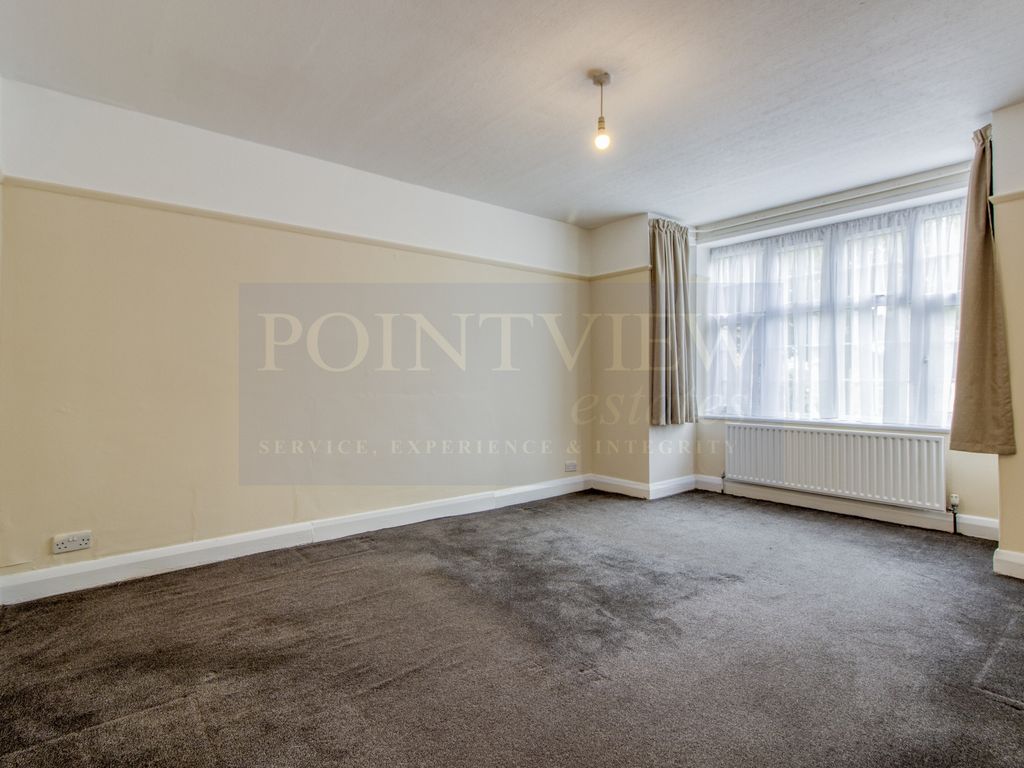 2 bed flat to rent in Wynash Gardens, Carshalton Road, Carshalton SM5