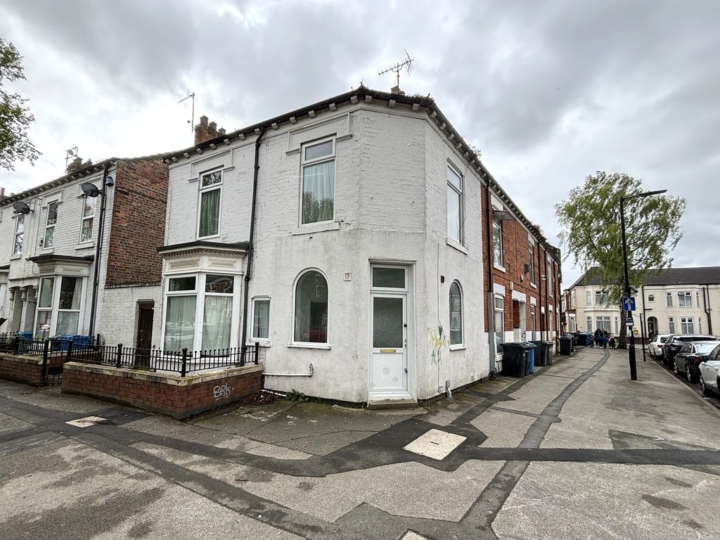 2 bed terraced house for sale in De La Pole Avenue, Hull HU3, £60,000