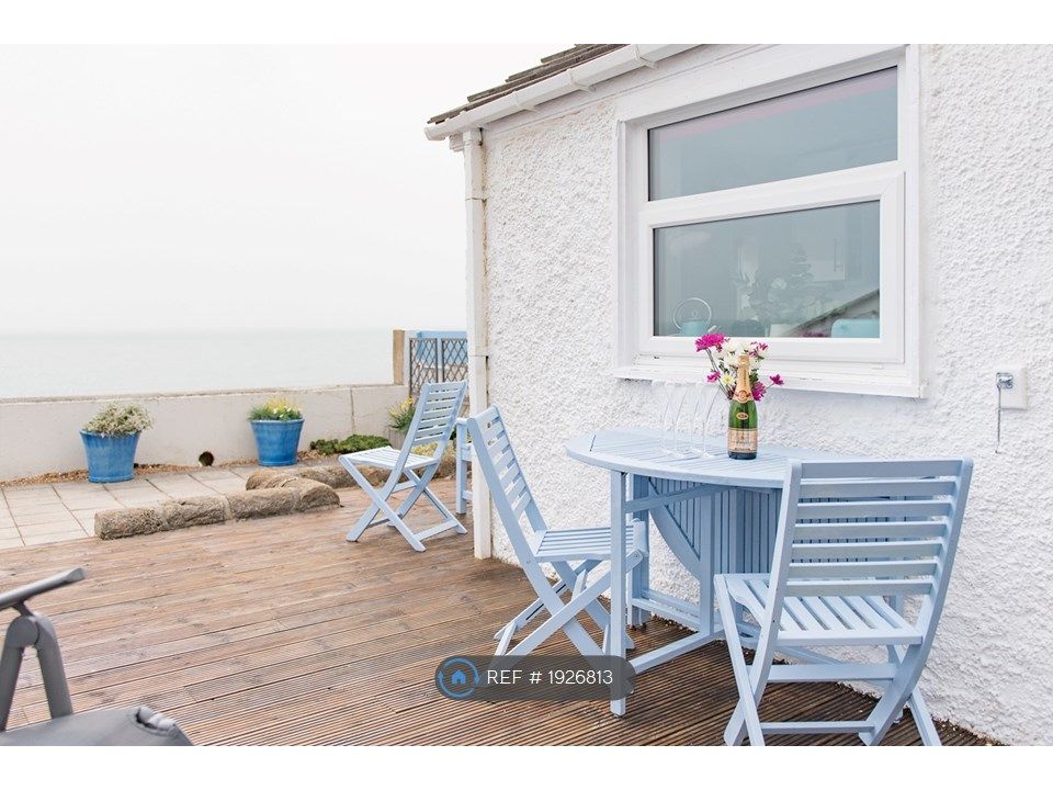 2 bed terraced house to rent in Sandgate High Street, Sandgate