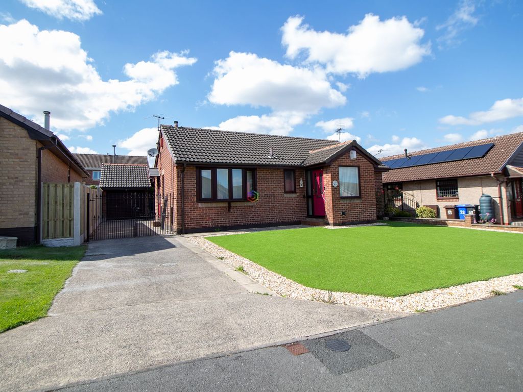 2 bed detached bungalow to rent in Elcroft Gardens, Beighton S20, £925