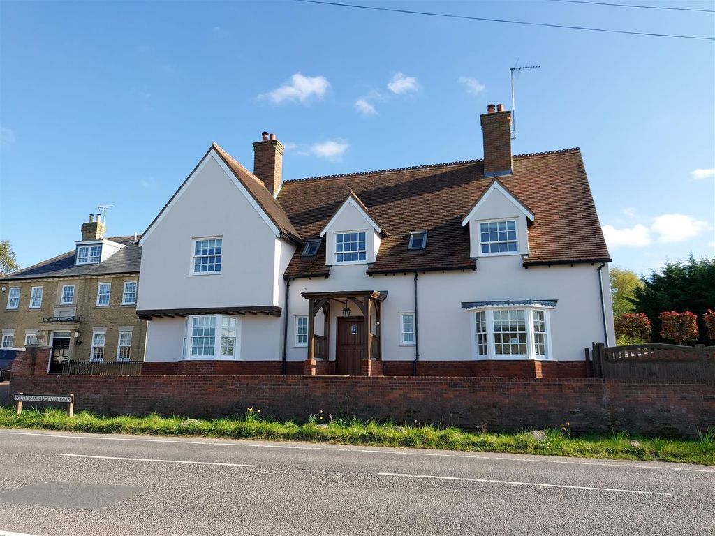 5 bed detached house to rent in South Hanningfield Road, South