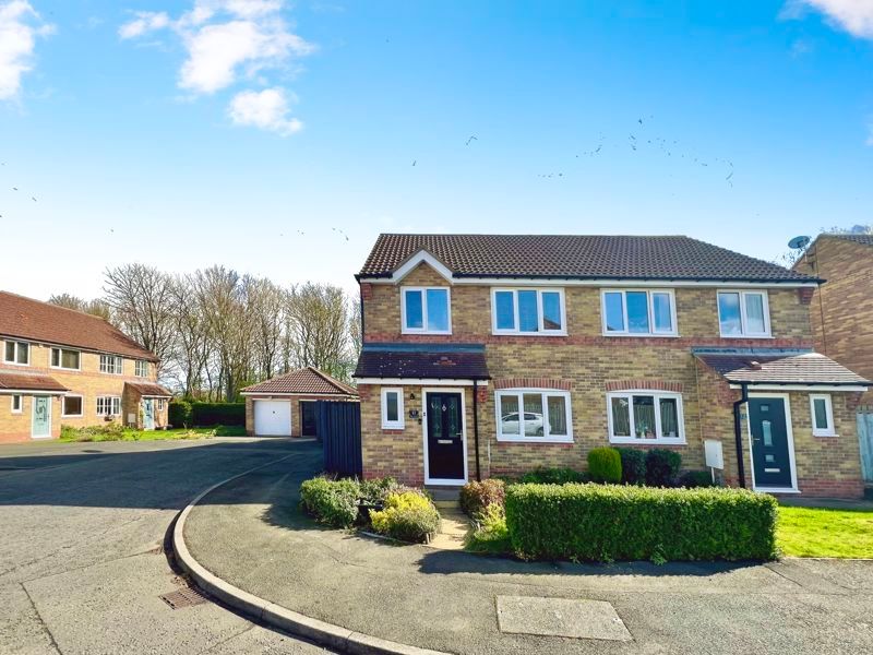 3 bed semidetached house for sale in The Croft, Killingworth