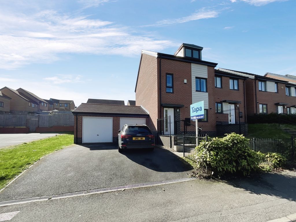 3 bed semidetached house for sale in Broomhouse Lane, Edlington