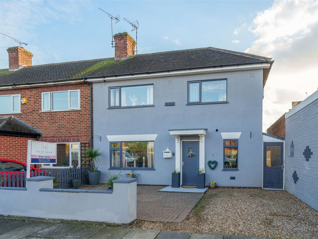 3 bed semidetached house for sale in Barton Road, Leicester LE3, £