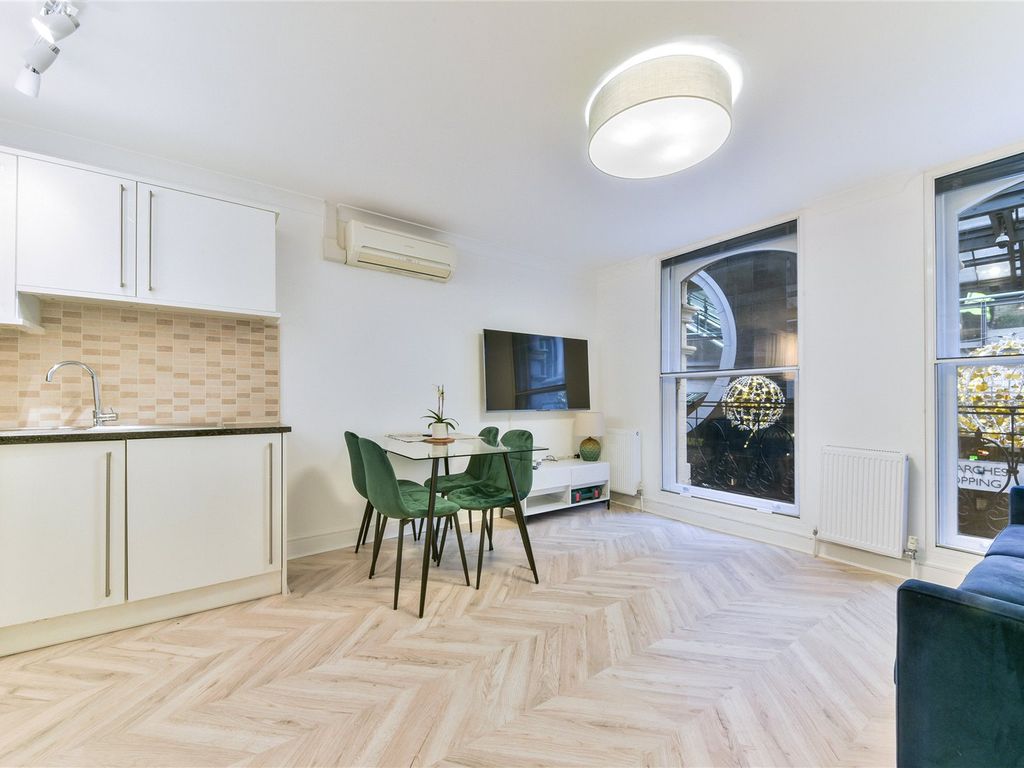 2 bed flat to rent in Villiers Street, Charing Cross WC2N, £3,000 pcm