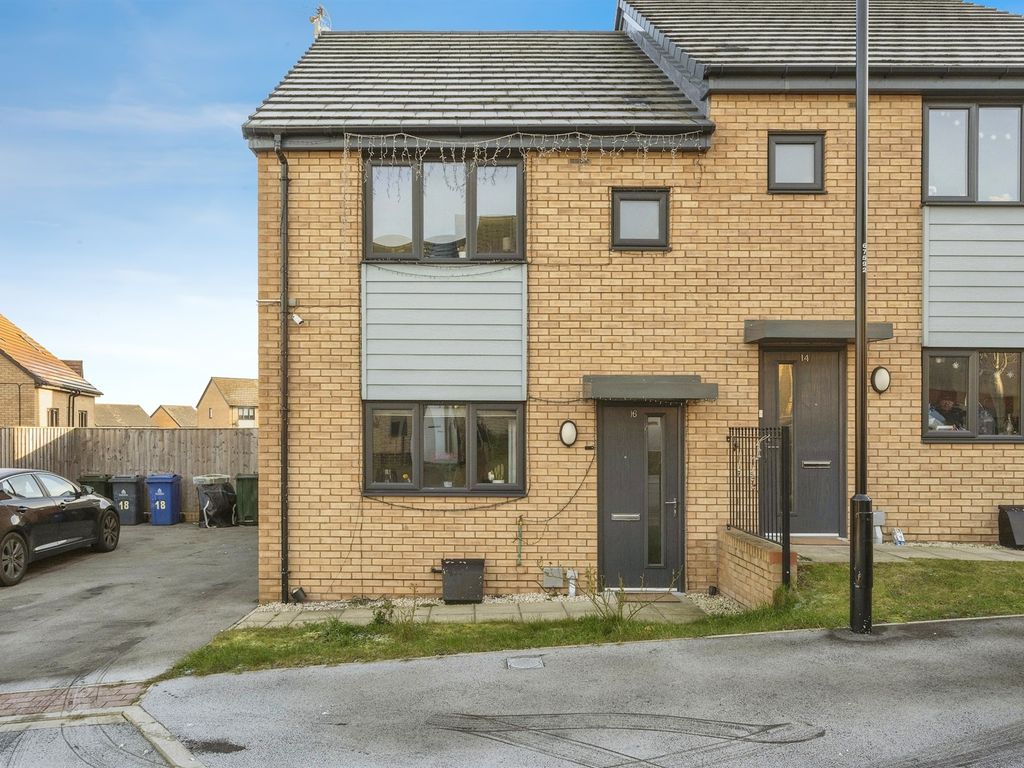 3 bed semidetached house for sale in Isinglass Drive, Edlington