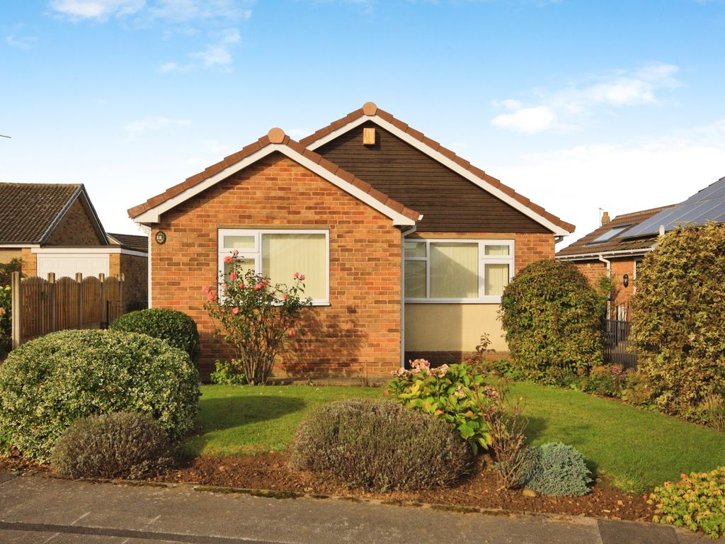 3 bed bungalow for sale in Magnolia Close, South Anston, Sheffield