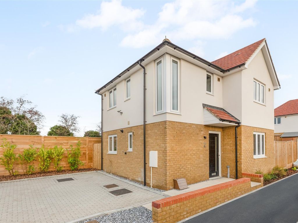 3 bed detached house to rent in Lower Road, Teynham, Sittingbourne ME9