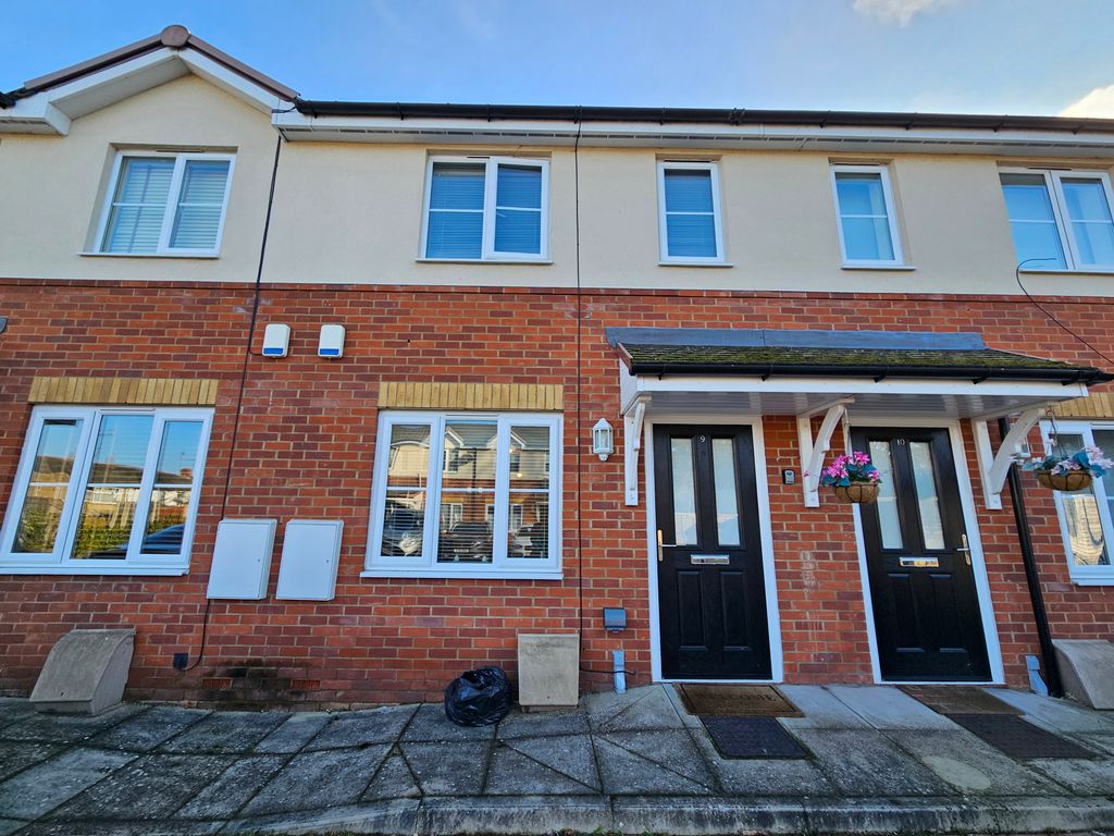 2 bed terraced house to rent in Trinity Close, Luton LU3, £1,350 pcm Zoopla