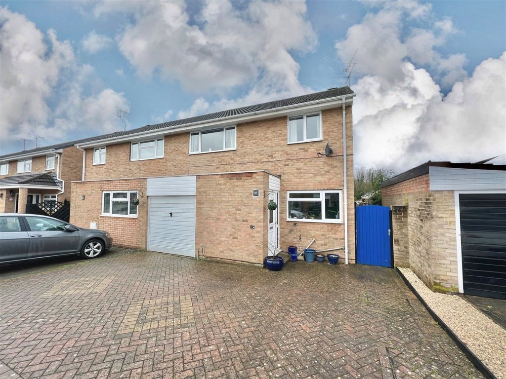 3 bed semidetached house for sale in Overbrook, Eldene, Swindon SN3