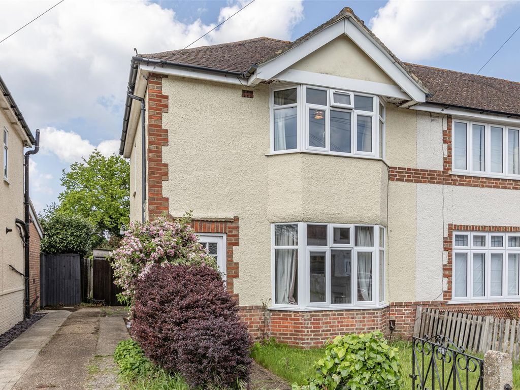 2 bed semidetached house for sale in Hart Road, Byfleet, West Byfleet