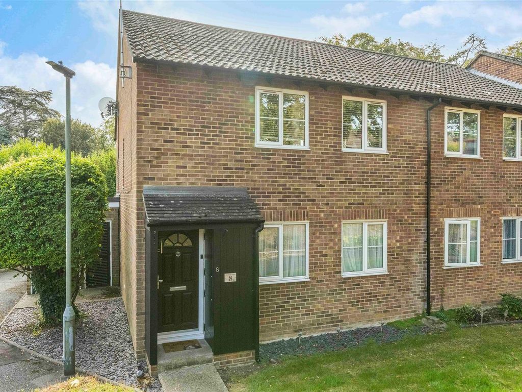 2 bed for sale in Badgers Copse, Orpington BR6, £300,000