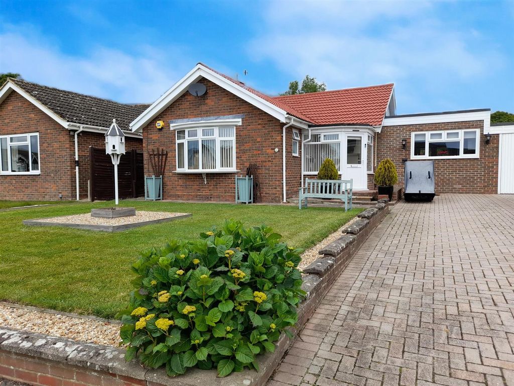 1 bed semidetached bungalow for sale in Woodlands Close, Angmering