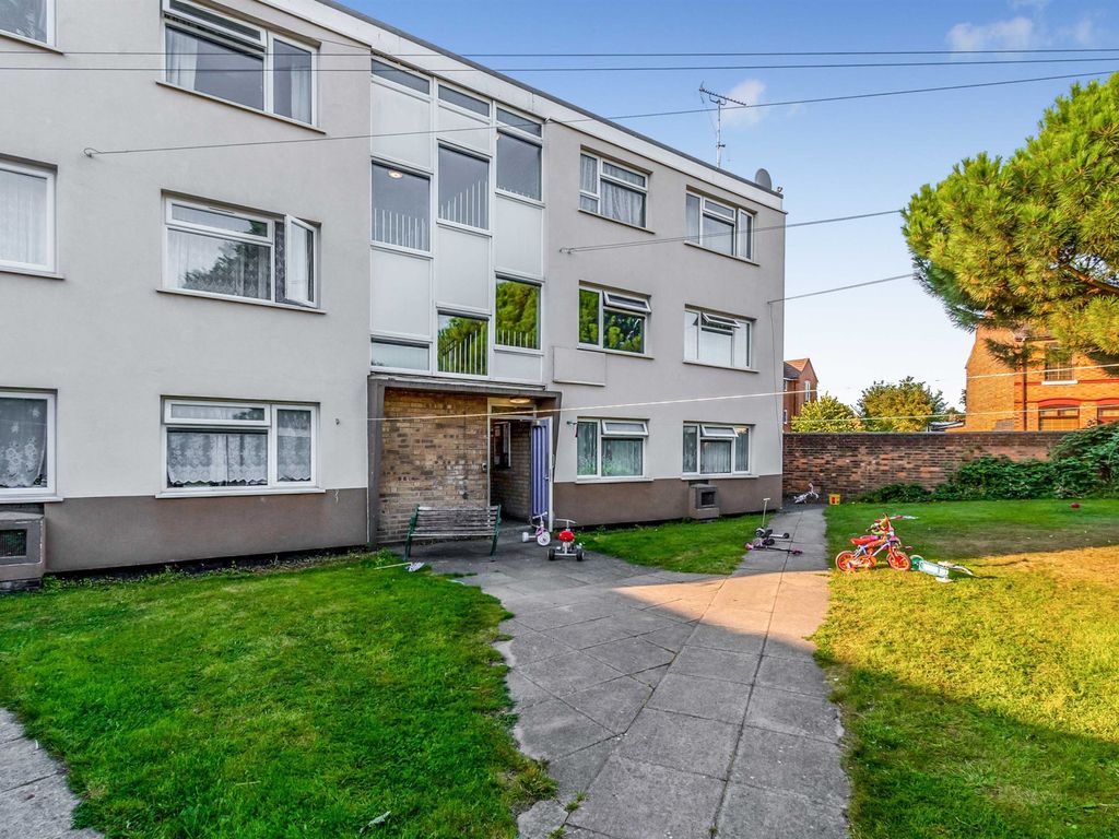 2 bed flat for sale in Wolverhampton Street, Darlaston, Wednesbury WS10