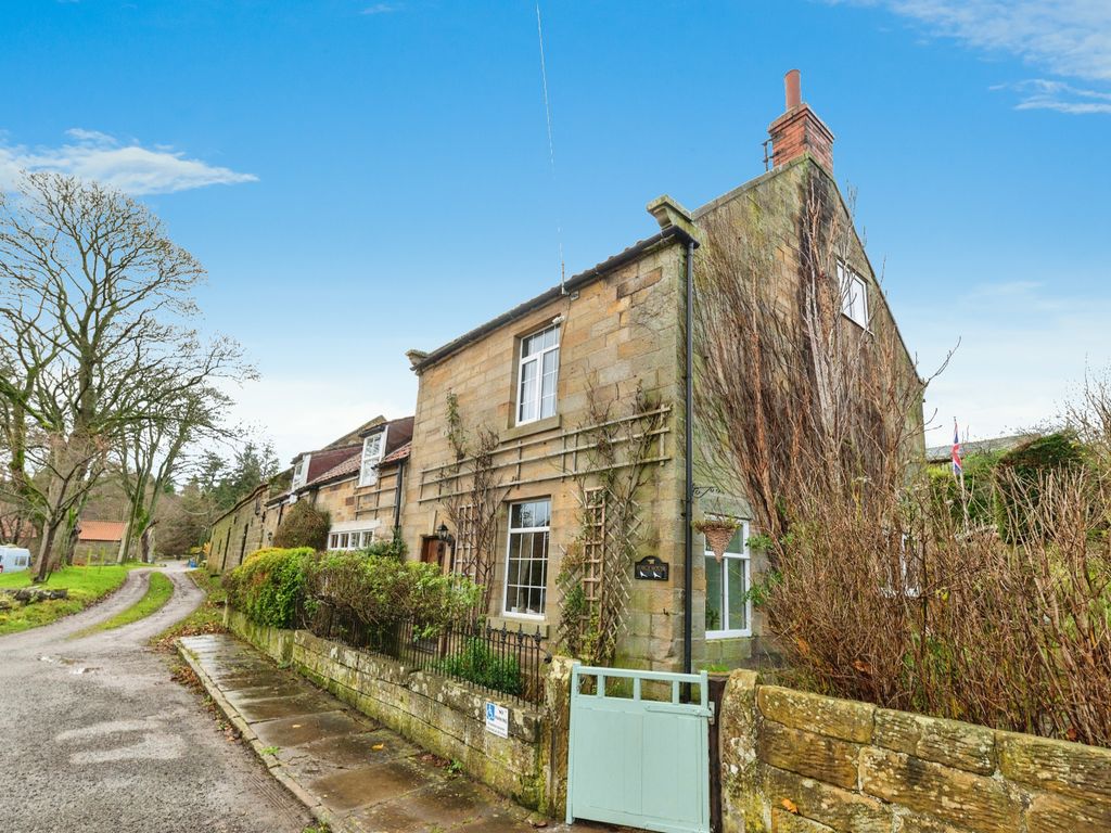 4 bed semidetached house for sale in Lealholm, Whitby YO21, £575,000