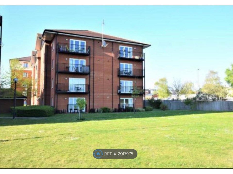 2 bed flat to rent in John Dyde Close, Stortford CM23, £1,700