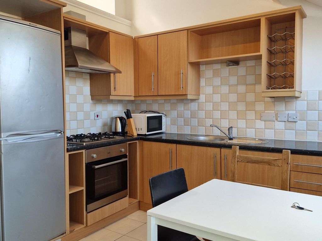 3 bed flat to rent in Osborne Terrace, Newcastle Upon Tyne NE2, £1,625