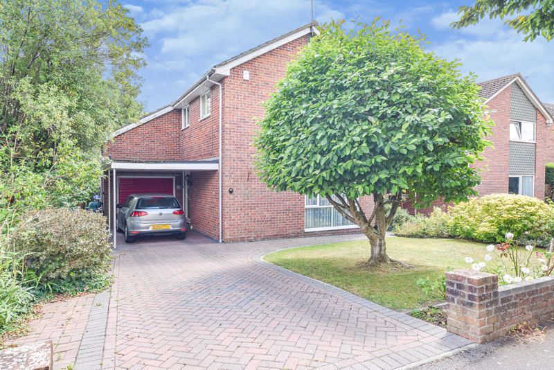 4 bed detached house for sale in Sutton Road, Cowplain, Waterlooville