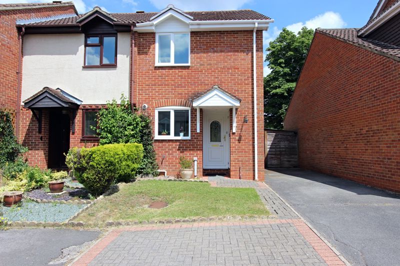 2 bed terraced house for sale in Summerfields, Chineham, Basingstoke