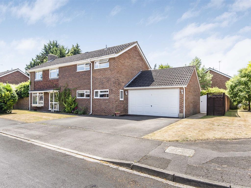 4 bed detached house for sale in Orwell Close, Caversham, Reading RG4