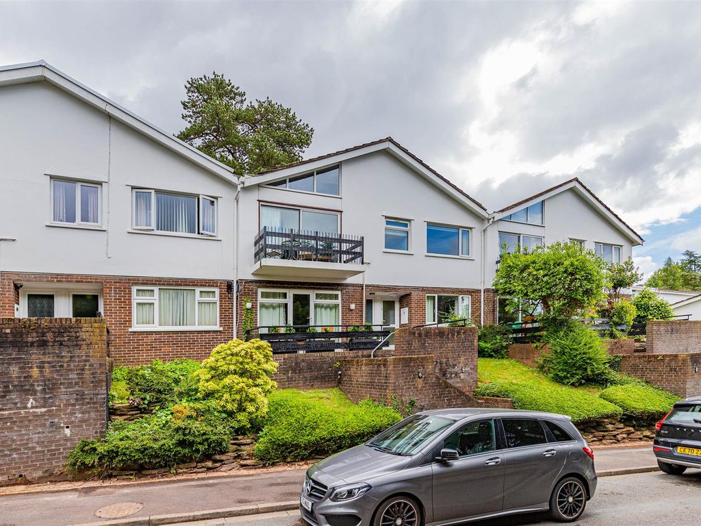3 bed flat for sale in Cefn Coed Gardens, Cyncoed, Cardiff CF23, £