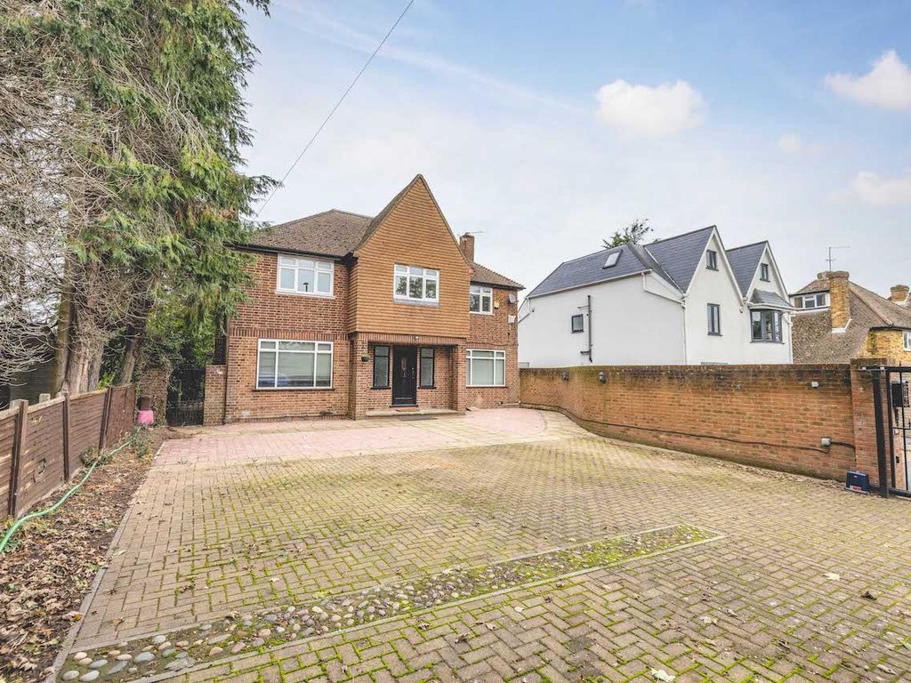 4 bed detached house for sale in Slough Road, Iver SL0, £1,200,000 Zoopla