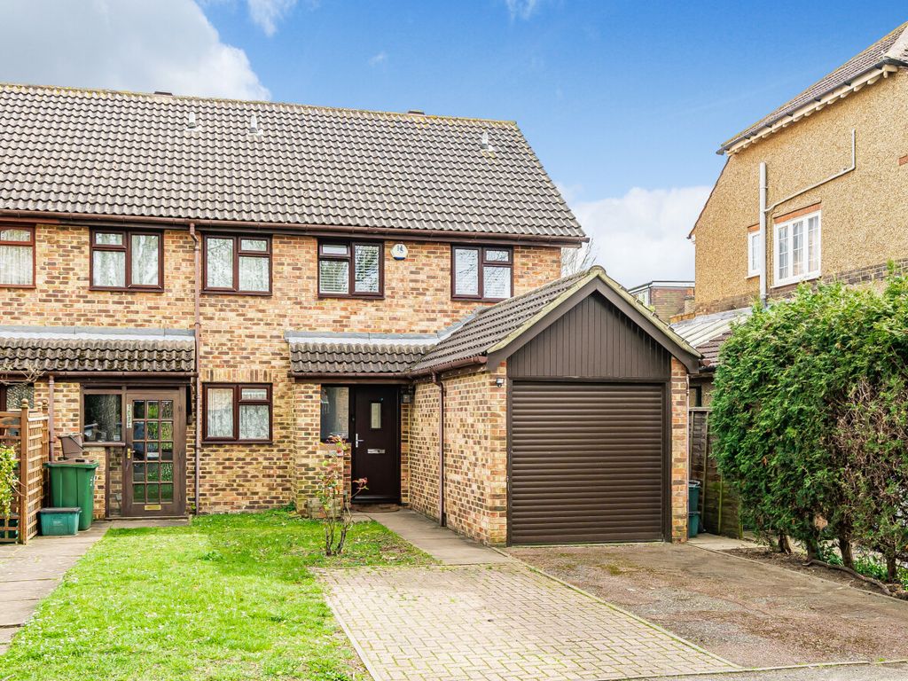 4 bed semidetached house for sale in Grosvenor Avenue, Carshalton SM5