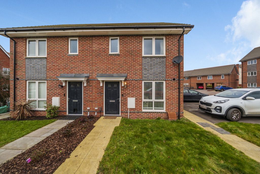 3 bed semidetached house for sale in Fullbrook Avenue, Spencers Wood