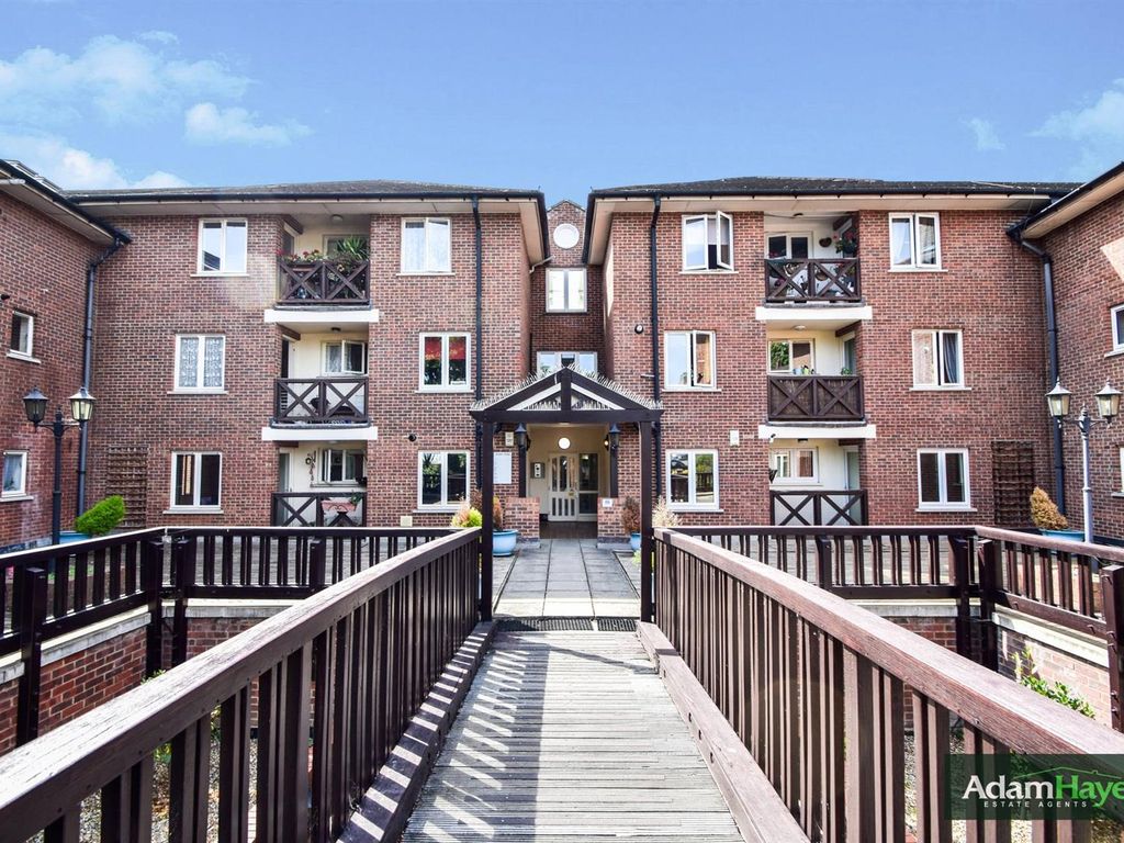 2 bed flat to rent in Holden Road, Woodside Park N12, £1,800 pcm Zoopla