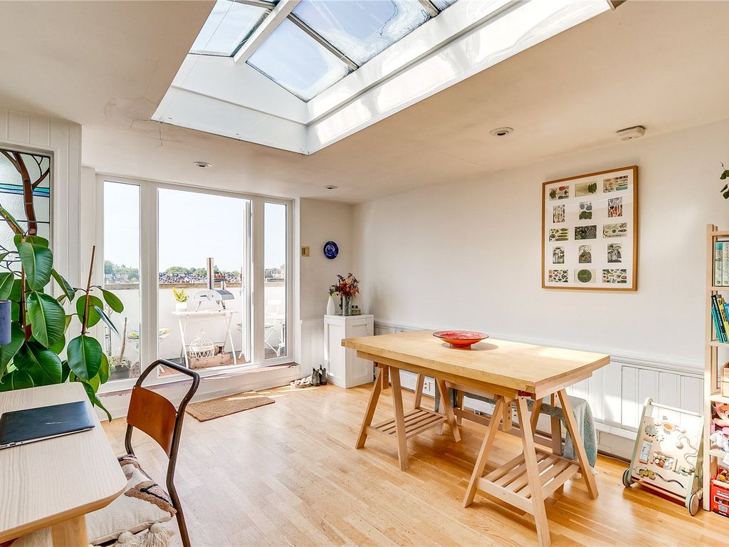 3 bed detached house for sale in b's Road, London SW11, £975,000