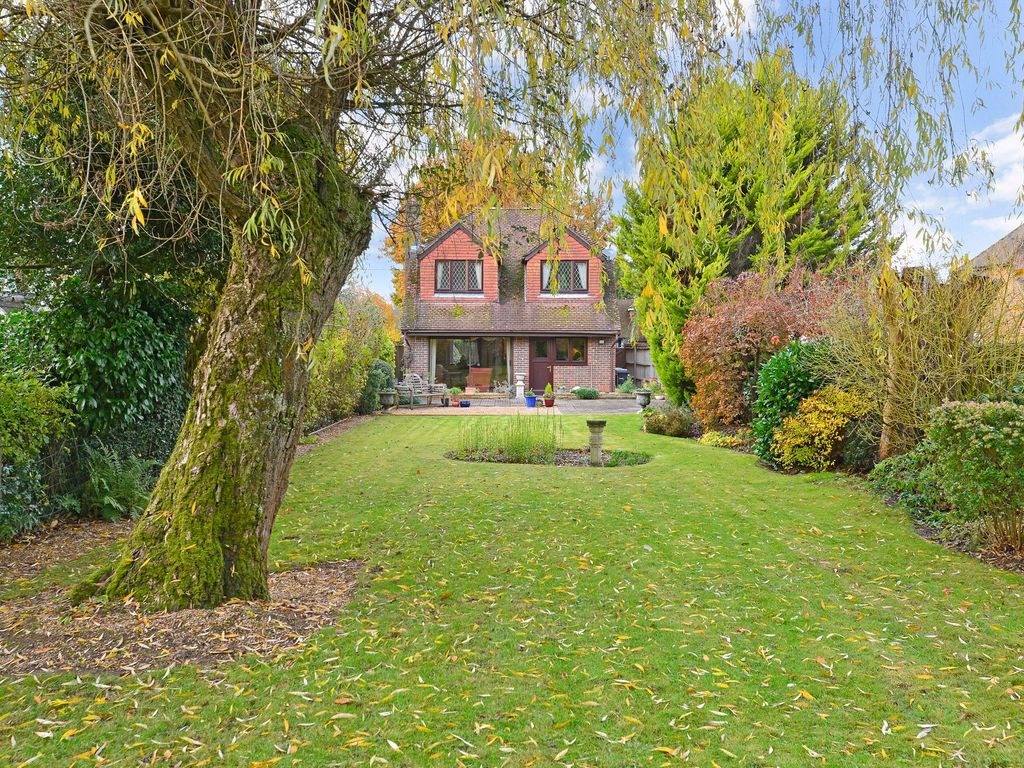 4 bed detached house for sale in Rowly Drive, Cranleigh GU6, £900,000